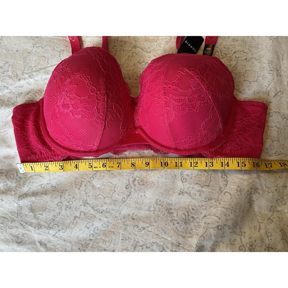 TORRID, Women's Bra,‎ 42D Plunge Push-up Chelsea Lace, Heart Diamond Strap Pink - Picture 3 of 14